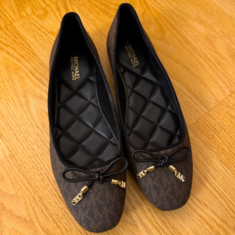 Michael Kors Nora Flex flats for women// size 6// brand New! //
